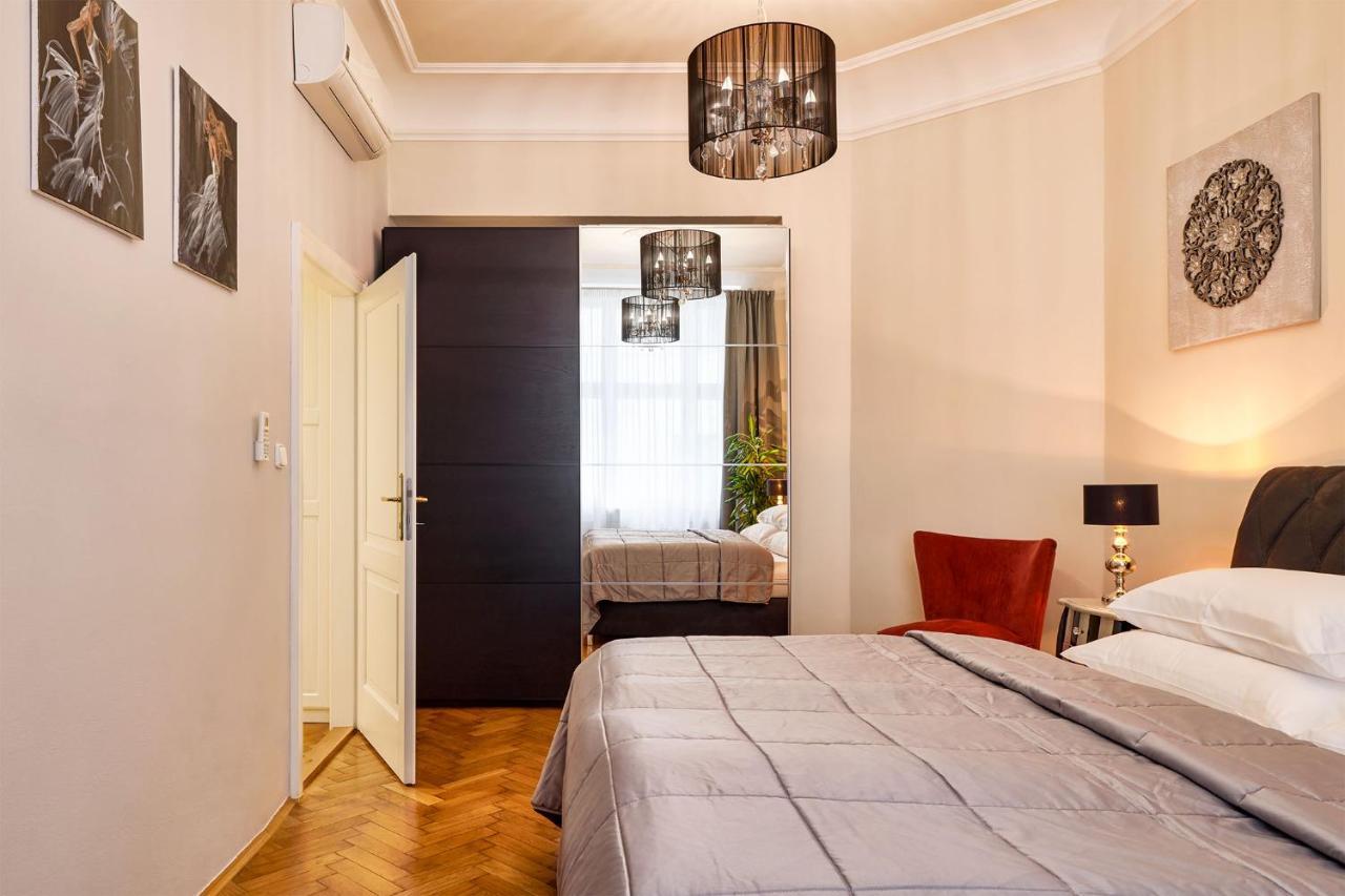 Pragueone Apartment,A/C,Terrace المظهر الخارجي الصورة
