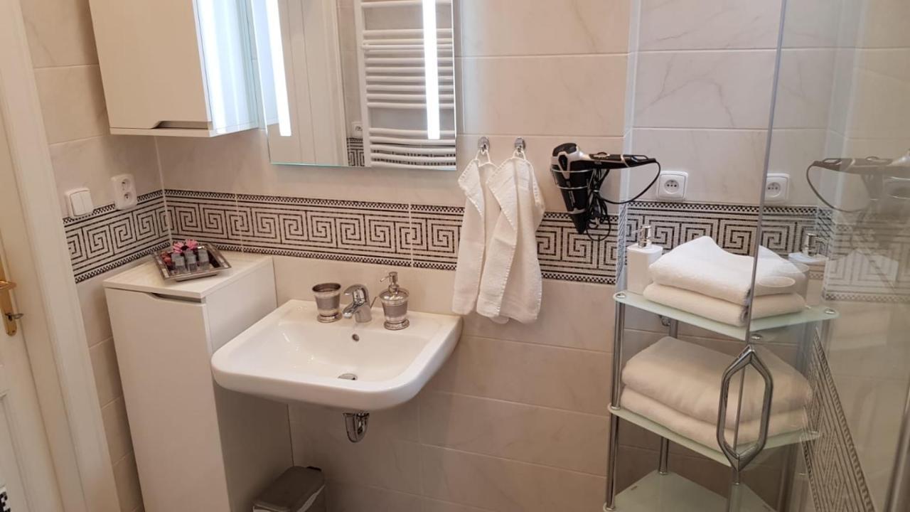 Pragueone Apartment,A/C,Terrace المظهر الخارجي الصورة